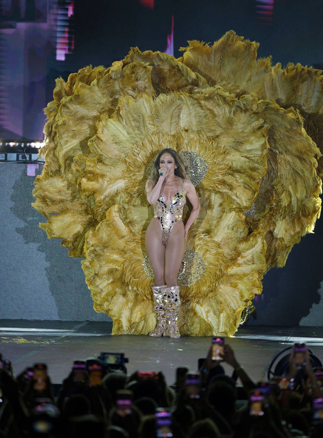 Jennifer Lopez Antalya’yı salladı: Göz kamaştıran performans! Doğum gününü sahnede kutladı 8